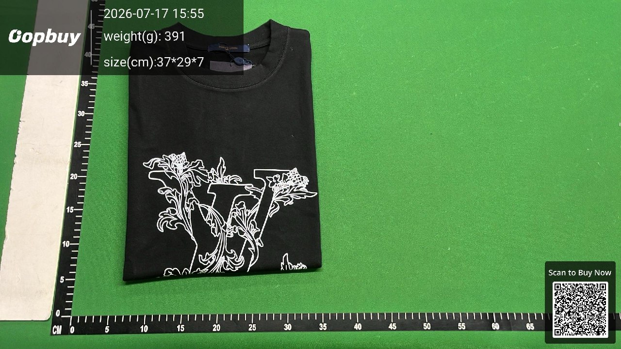A folded printed T-shirt on the Oopbuy warehouse mat